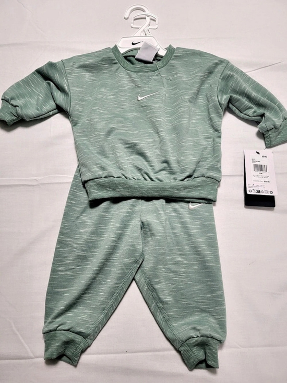 Nike 2-Piece Sweatshirt and Jogger Set Green